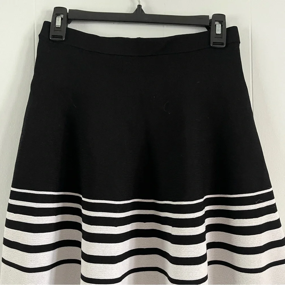 SAKS FIFTH AVENUE Knit Striped Flare Skirt Womens S Black White Classic Preppy